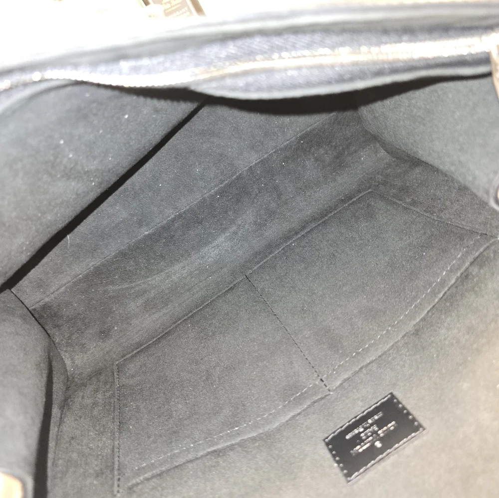 Louis Vuitton Cluny MM EPI - Picture 15 of 16